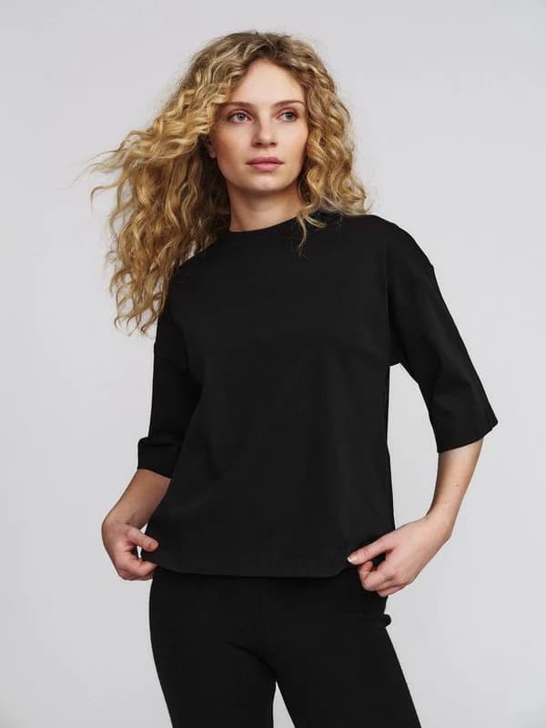 Karina Tee 1