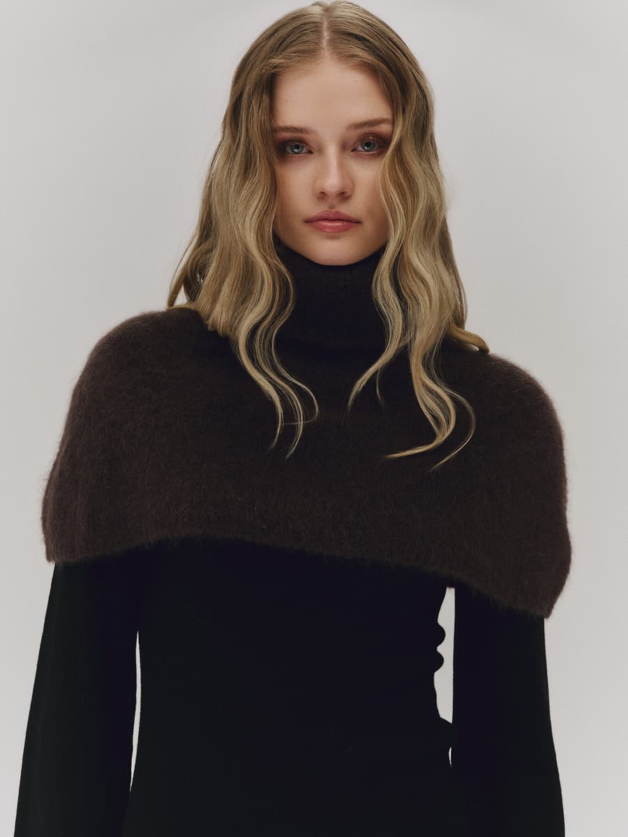 Sylvia Chunky Neck