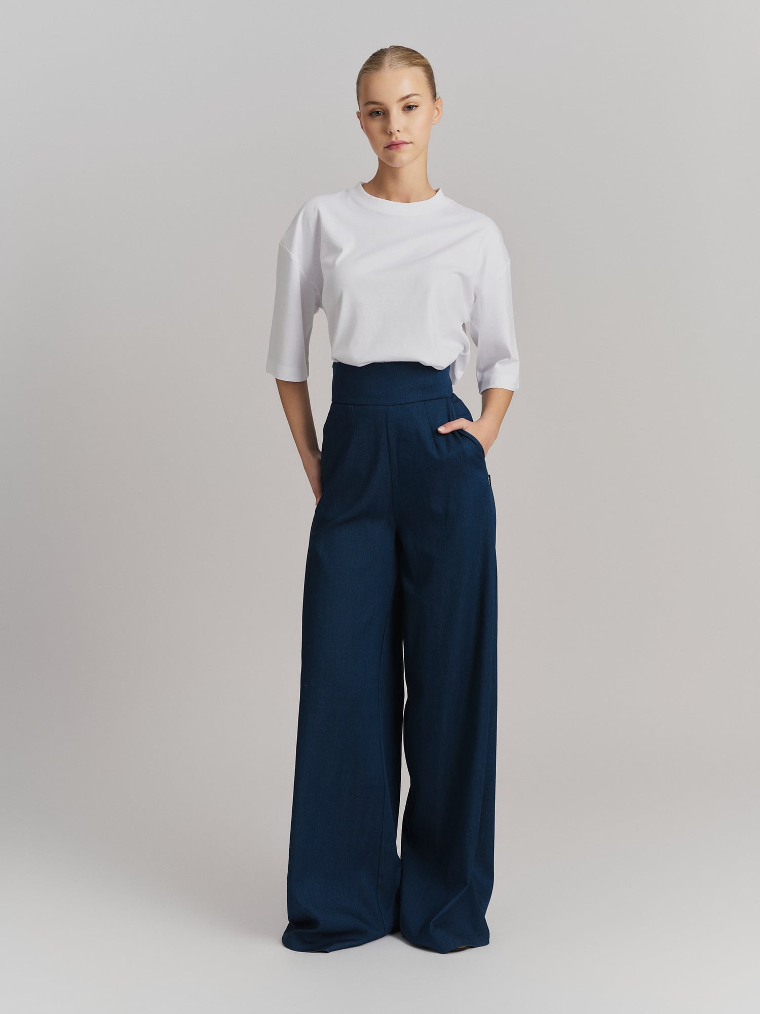 Lotte Tee